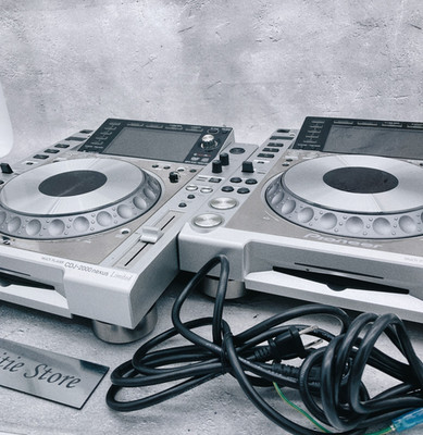 Pair 2x Pioneer DJ CDJ-2000NXS-M nexus Platinum Silver Mirror Limited Edition JP