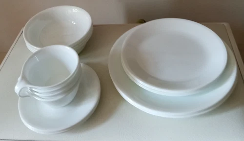 Vintage Corelle Livingware Winter Frost White by Corning  20 Pc Setting For 4