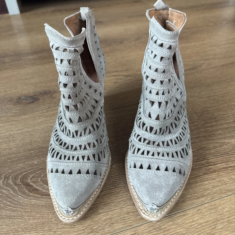 Jeffrey Campbell Taupe Suede Sabrosa Booties Womens Size 9 Cut-Out Boho Chic - Image 3 of 4