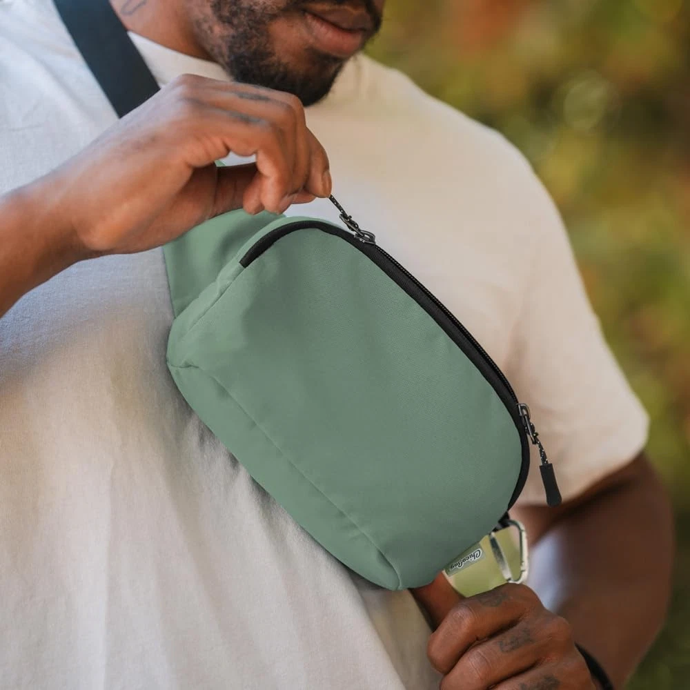 Eco-Friendly Adjustable Belt Bag with Carabiner Clip – Sustainable Fanny Pack Made from Recycled Materials
