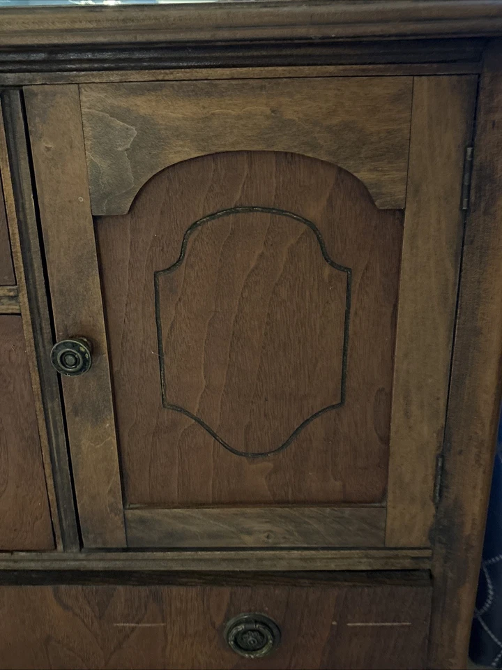 Antiguo buffet de 3 cajones y 2 gabinetes con espejo superior pequeño Foto 4 de 4