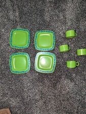 VTG Novelty Floral Child's Plastic Tea Set 4 Plates 4 Cups Green w/ Blue Flowers