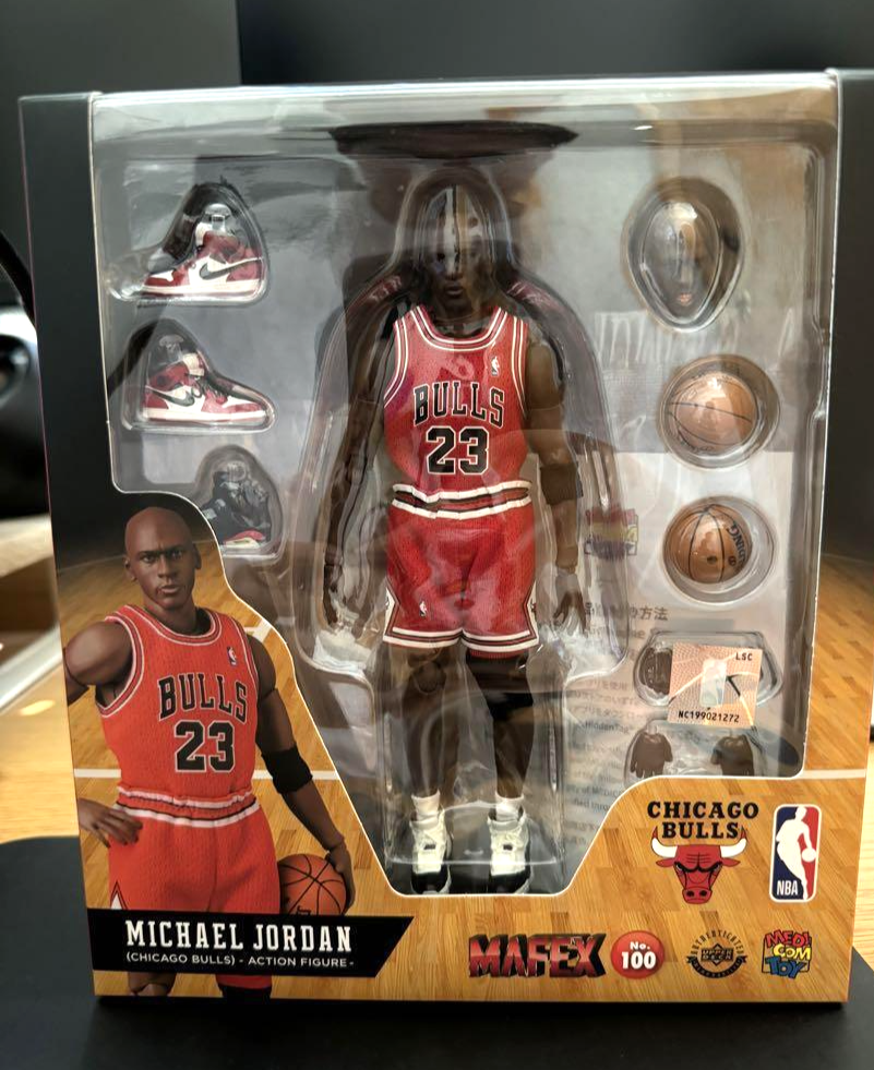 MAFEX Michael Jordan ジョーダン　新品未開封　フィギュア バスケットボールの神様！「マイケル・ジョーダン」のアクション