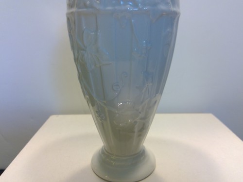 Wedgwood China Fine Earthenware England Classic Garden 7 1/2" Vase - Picture 3 of 6