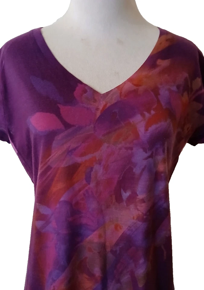 Daisy Fuentes My Favorite T Purple Floral T-Shirt V-Neck Short Sleeve Womens Med - Image 3 of 4