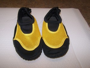 boys water shoes size 2
