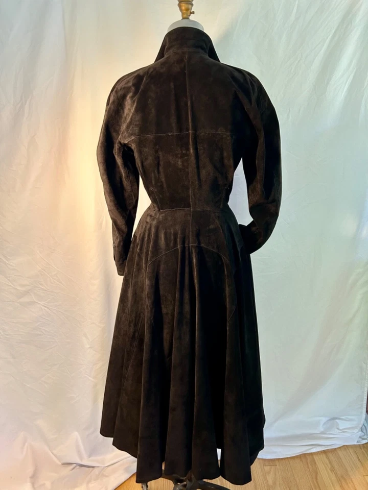 Vestido Swing Vintage Años 80 en Gamuza Negra con Frente a Presión en EE. UU. Talla 8 Foto 2 de 4