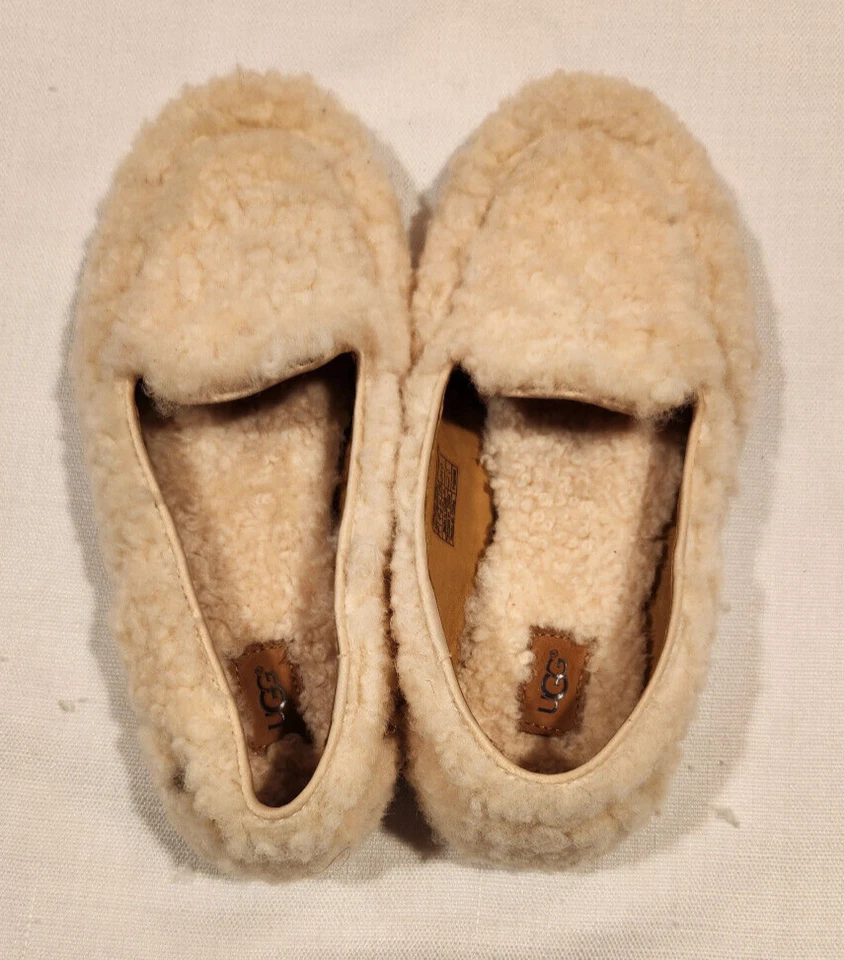 Chinelo/mocassim feminino UGG TAMANHO EUA 7 S/N 1095108 BEGE - Imagem 2 de 4