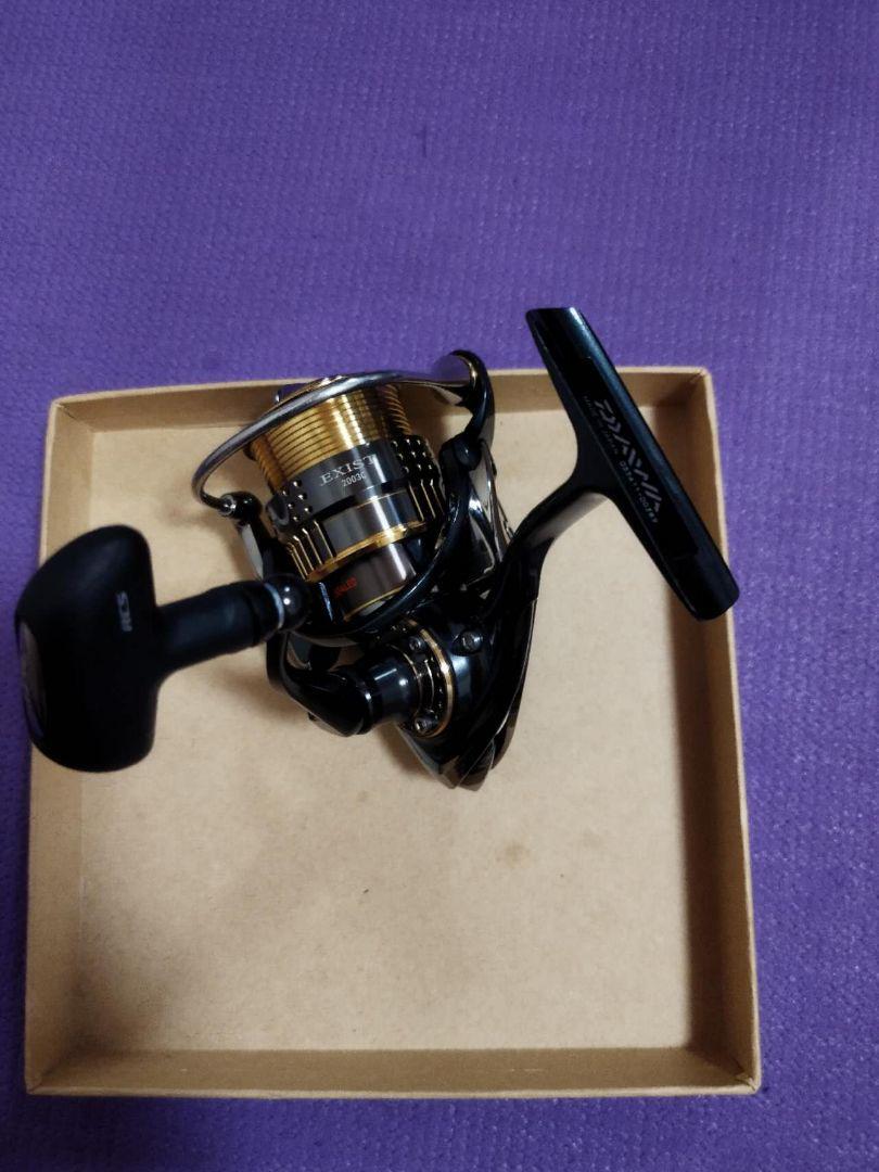 魅力の Daiwa 15EXIST2003C+zpi リール - pavdobrasil.com.br
