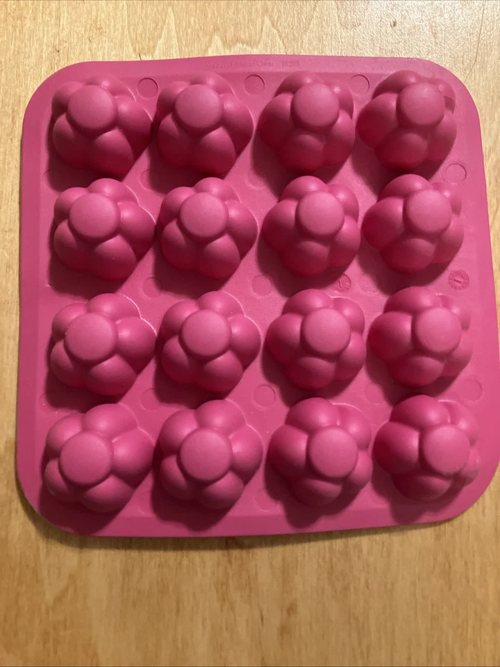 Silicone Flower Dessert Candy Mold - Ice Cube Tray - Image 2 of 4