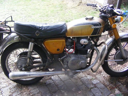Honda Motorcycle CB250 K4 - Picture 2 of 5