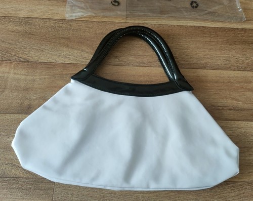 Avon Cosmetics Handtasche, Abendtasche, Lack,weiß-schwarz,neu, Druckknopf