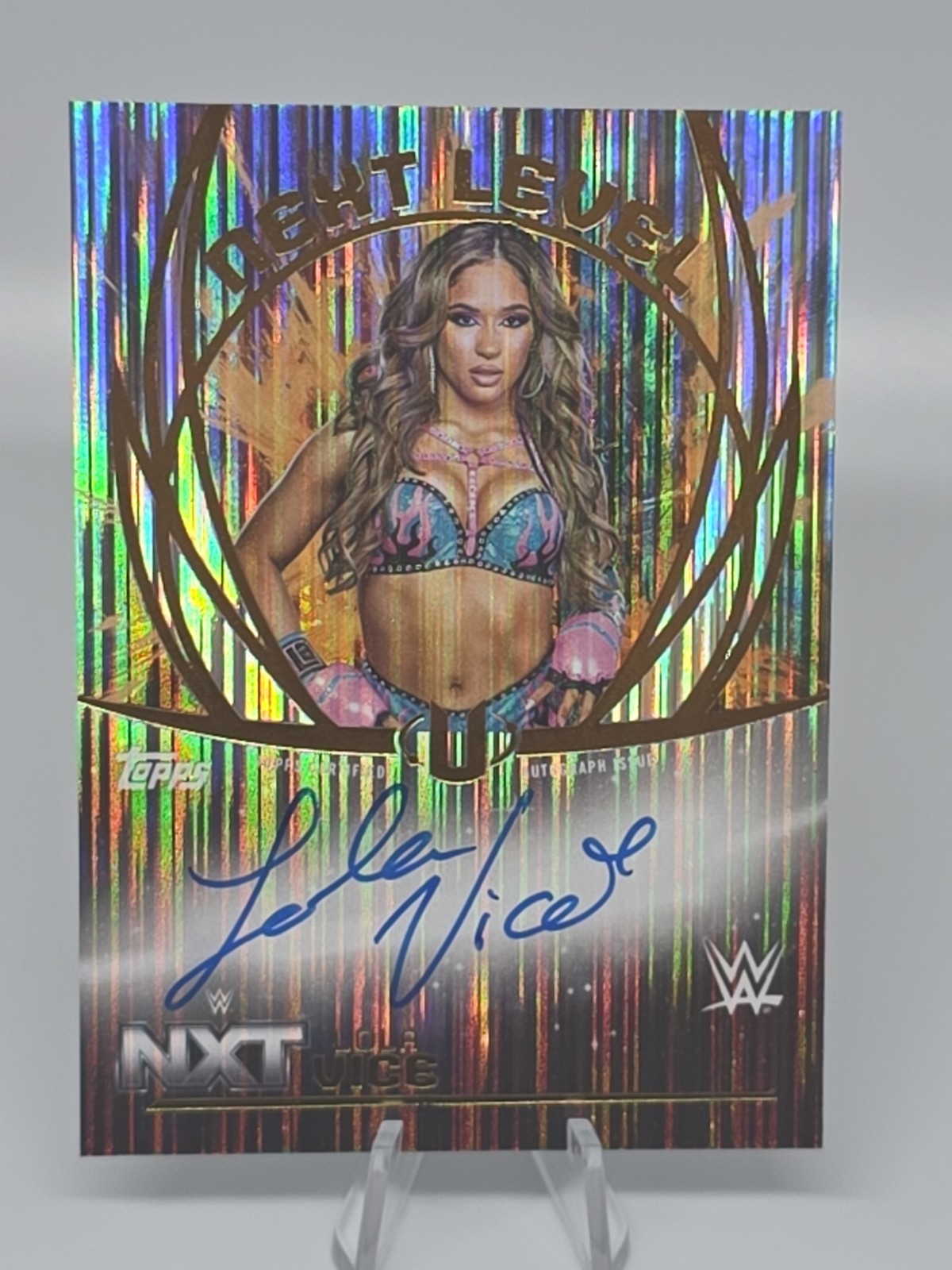 2025 Topps Universe WWE Lola Vice Next Level Autographs #NLA-LVI (AU) On Card