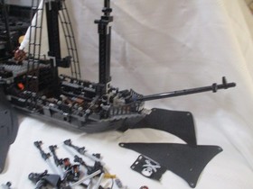 LEGO 4184 PIRATES OF THE CARIBBEAN BLACK PEARL COMPLETE