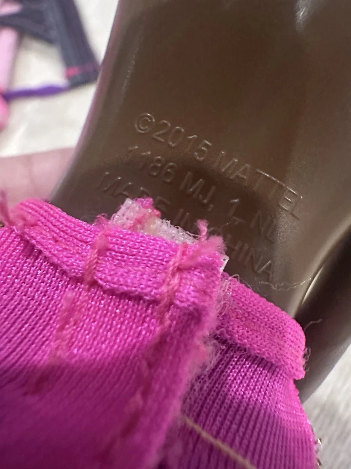 Barbie Doll FASHIONISTAS #106 , Brown Skin, Hot Pink & Gold Swimsuit. - Image 3 of 4