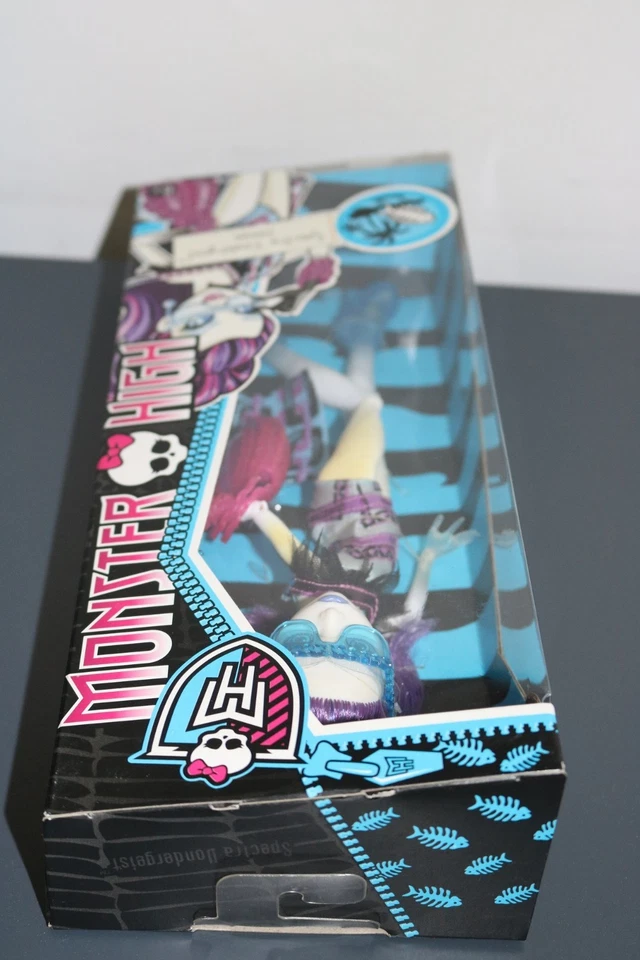 Monster High 2013 CBX55 #3 Spectra Vondergeist Strandmode Red. Mängelexemplar - Bild 1 von 4