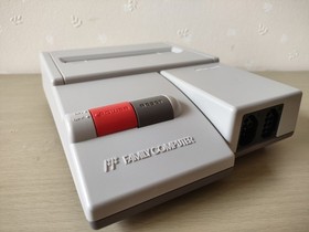 Nintendo New Famicom Console AV Complete set very good condition TESTED NES