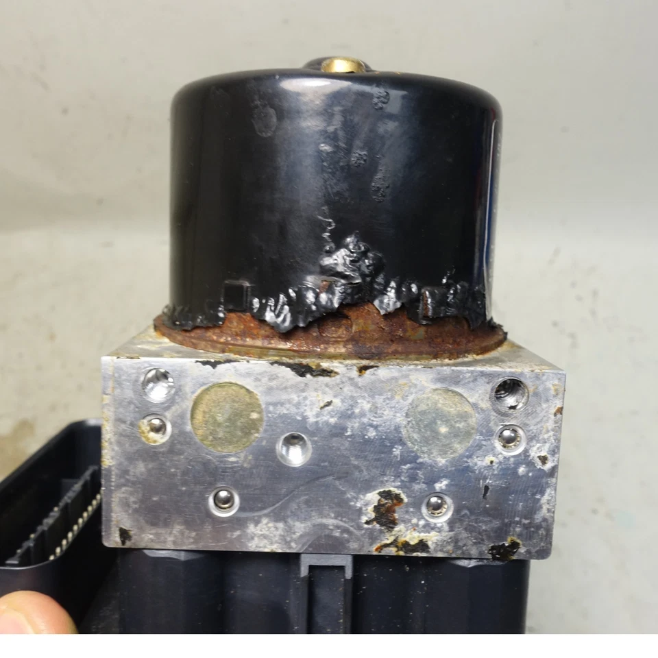 BMW E46 2000-2002 Serie 3 Z3 ABS DSC Bomba con módulo Fabricante Original *Óxido* Foto 3 de 4