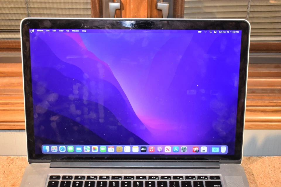Apple Macbook Pro 15" 2015 Quad Core i7 2.2GHz 16GB RAM 512GB SSD MacOS 12.7 Foto 2 de 4