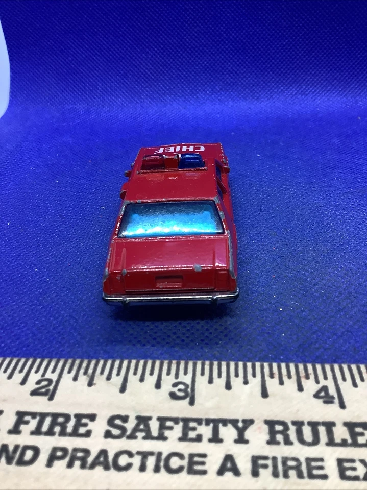 Matchbox Ford LTD Fire Chief Car - Fire Dept. Vintage 1987 - Red,VHTF, rare - Image 3 of 4