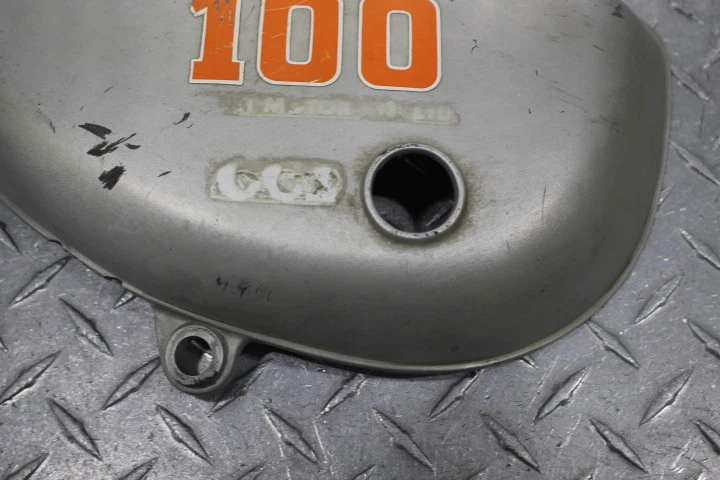 Suzuki TS100 1974 cubierta lateral derecha noncho - erupción profunda, arañazos, falta plástico Foto 4 de 4