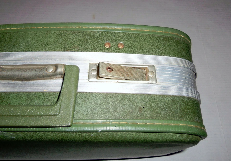 Small Leather Green Traveling Case - Image 4 of 4