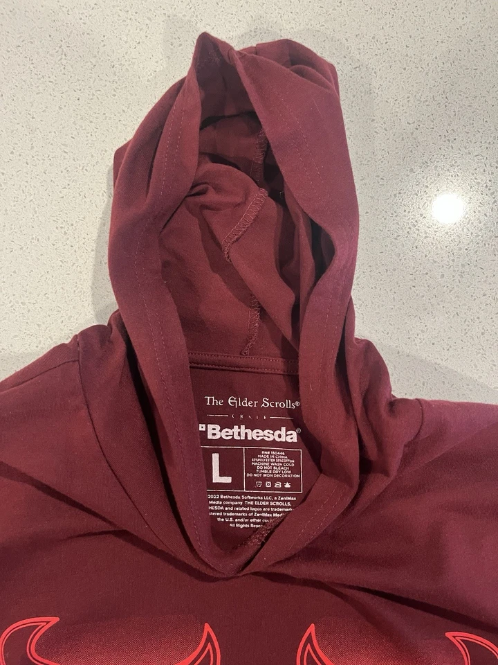Lootwear Exclusive Elder Scrolls Bethesda Red Oblivion Hooded Long Sleeve Size L - Image 2 of 4