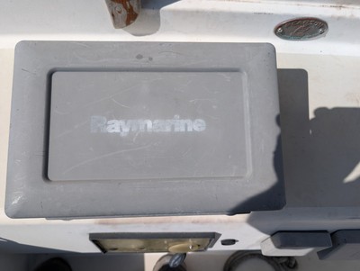 Raymarine E120w Widescreen HybridTouch  MFD w/ Cover E62223
