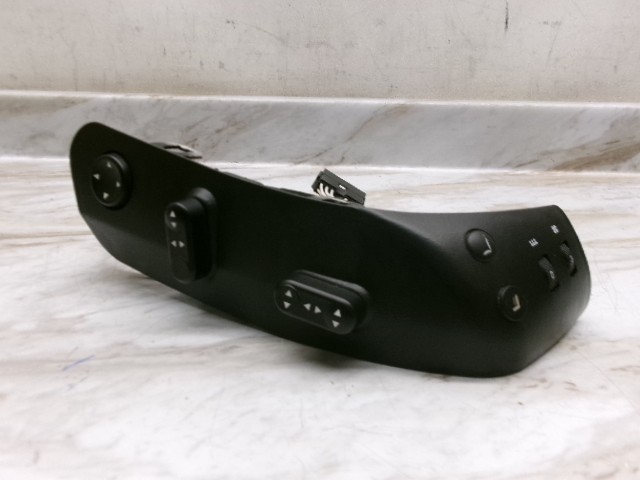 82593700 03 to 12 Maserati Quattroporte Right Front Seat Switch