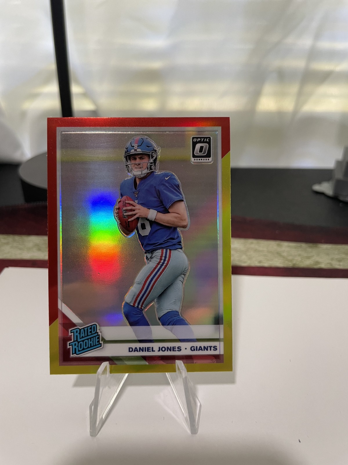 2019  Optic - Rated Rookie Daniel Jones #154 Red and Yellow Prizm (RC)