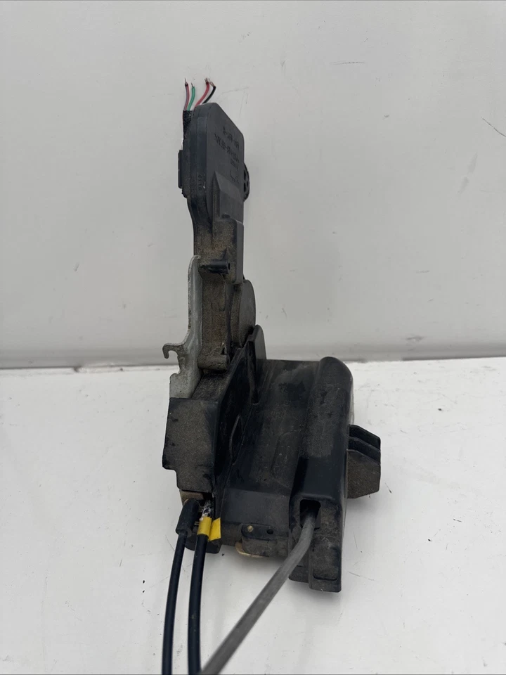 2005 Mazda RX8 atuador de trava de porta dianteiro direito motoristas OEM usado B358-19 - Imagem 4 de 4