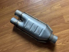 AUTOSAVER88 2.5" Outlet / 2" Inlet Universal Catalytic Converter EPA Compliant