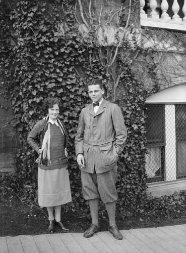 Couple of honeymooners Mr and Mrs Henry Steele Roberts of NY 1922 Old Photo - Bild 1 von 1