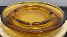 Amber Glass Ashtray 4 Cigarette Rests Mid-Century Modern 6.5” Round Vintage