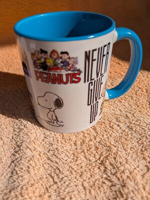POTT MUG KAFFEE BECHER  NEVER GIVE UP   SNOOPY PEANUTS CHARLIE BROWN COLLAGE neu