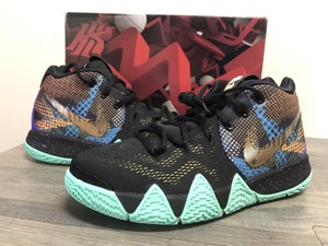 kyrie 4 preto