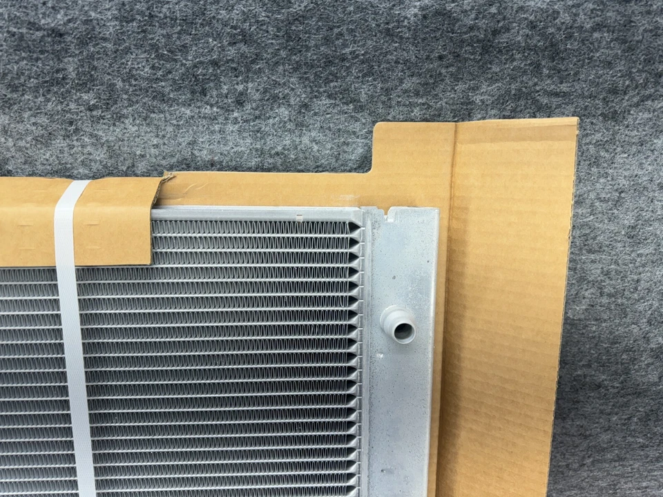 Conjunto de radiador de refrigeración principal delantero BMW E60 E63 E64 N62 OE BEHR 118K Foto 2 de 4