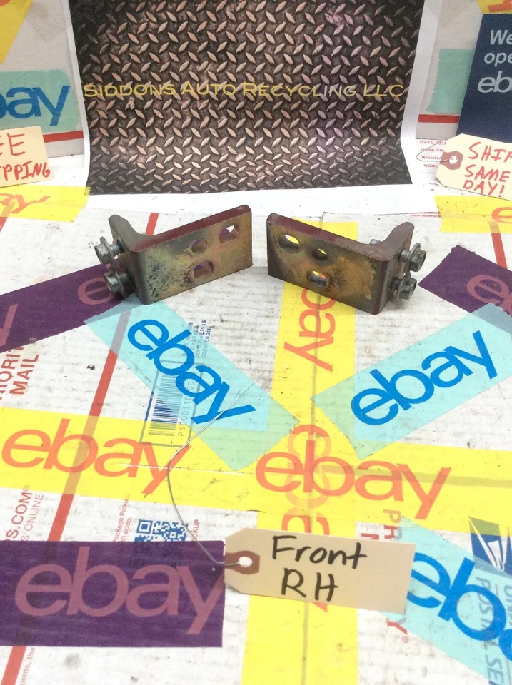 97-05 CHEVY VENTURE PASSENGER FRONT RIGHT DOOR HINGE MOUNT BRACKET (pair) RED - Image 4 of 4