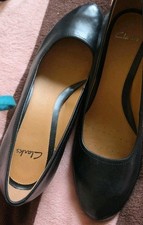 CLARKS BLACK LEATHER SMALL HEELED SHOES,BRAND NEW SIZE UK 6.1/2 