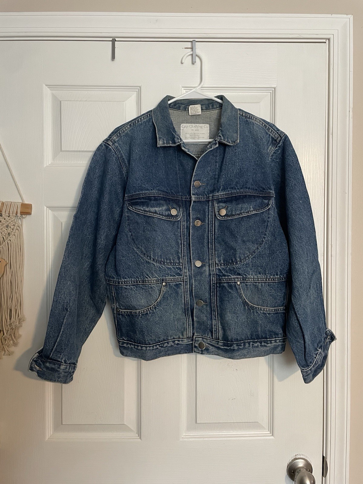 Vintage GAP Men’s size Small 100% Cotton Classic Blue Denim Jacket made in USA