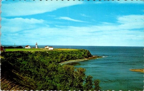 Rivière Madeleine Lighthouse Gaspé Québec UNIC Postcard 1950s Scenic View