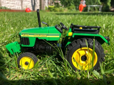 Bauernhof Fahrzeug Spielzeug...John Deere Traktor Modell