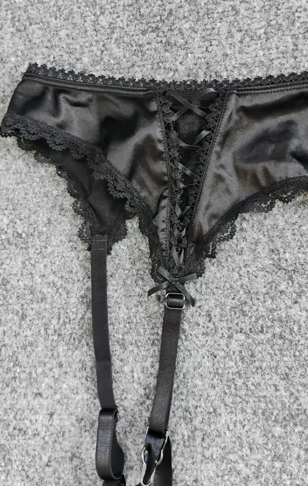 Fredericks of Hollywood Black Satin Bow Lace Garter Belt Size XL - Image 3 of 4