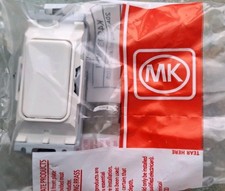 MK Grid Plus 20A Intermediate Switch K4893WHI