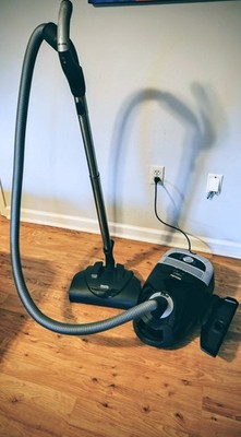 Beautiful Miele Canister Vacuum w onboard tools & Parquet + Carpet Powernozzle!!