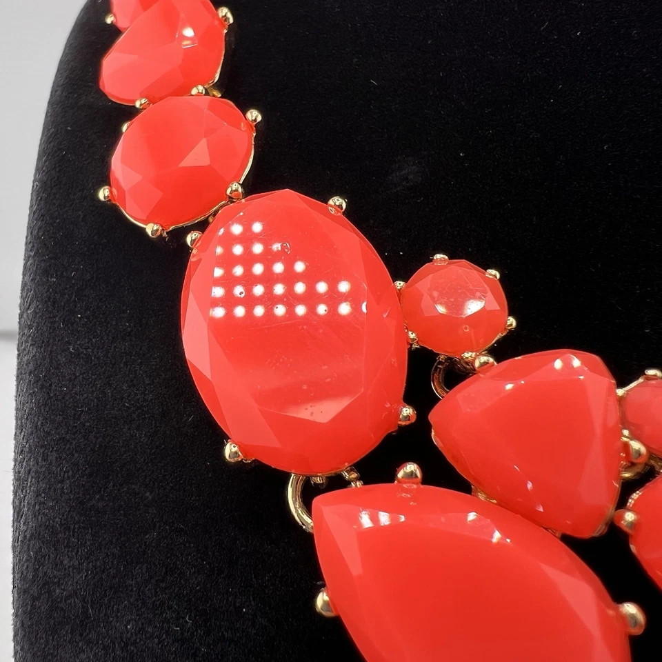 美丽的 Kate Spade Day Tripper 珊瑚树脂金色可调节围兜项链 — 第 4/4 张图片