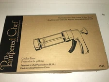 The Pampered Chef 1525 Cookie Press with 16 Discs - White