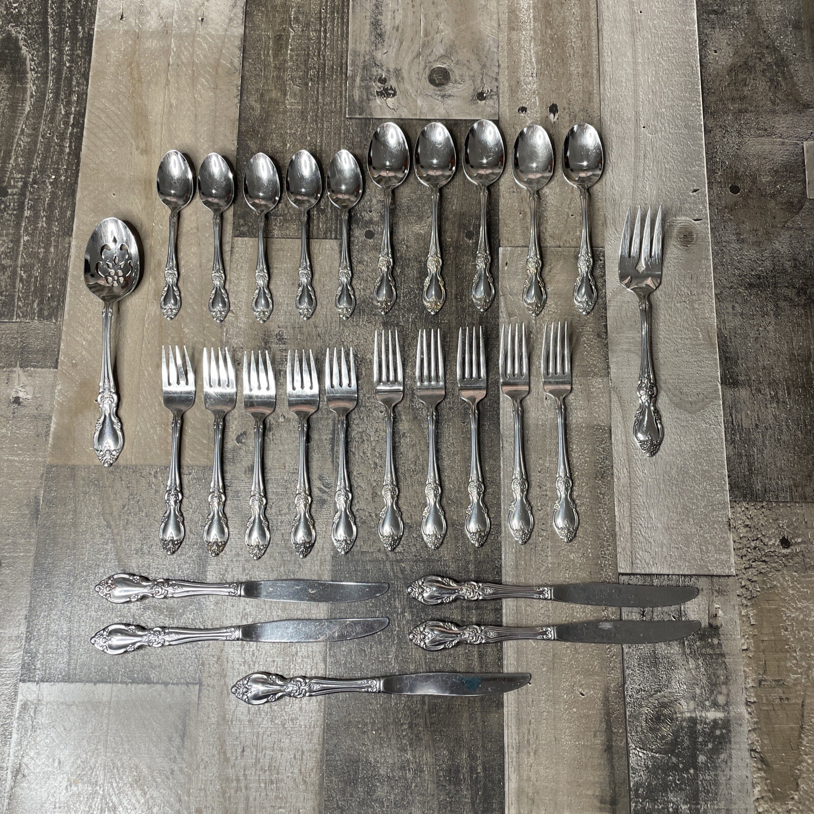 Oneida Community Stainless LOUISIANA 27 pc Service for 5 Forks Knives