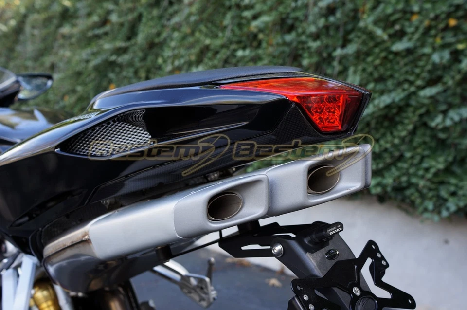 Carenado de cubierta de luz trasera de asiento de fibra de carbono MV Agusta F4 2010-2016 Foto 2 de 4