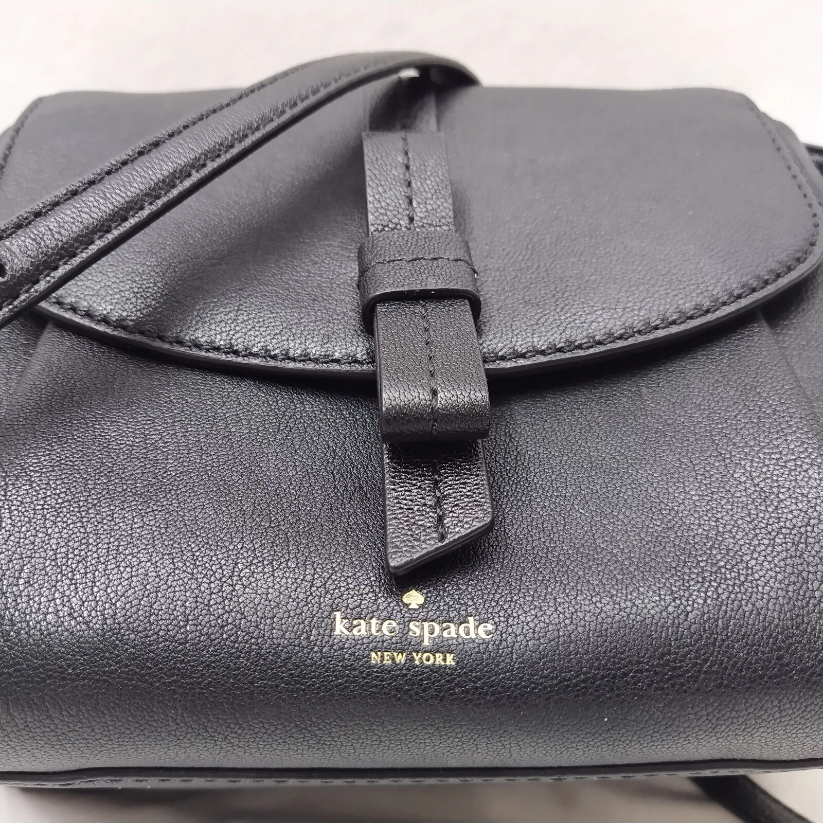 Borsa a tracolla Kate Spade New York in pelle nera con chiusura con patta